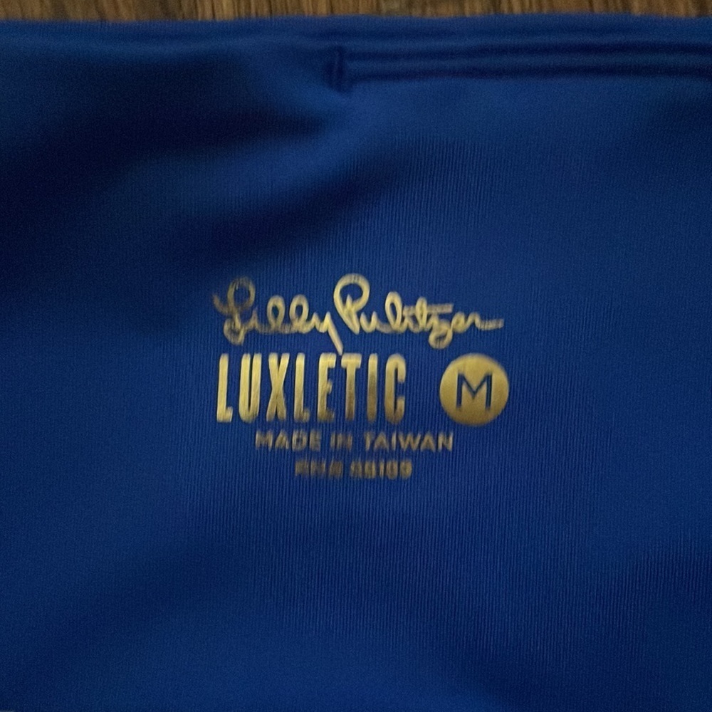 UPF 50+ Luxletic 20" Weekender High-Rise Crop in Borealis Blue Lilly Squared Med - Picture 8 of 9